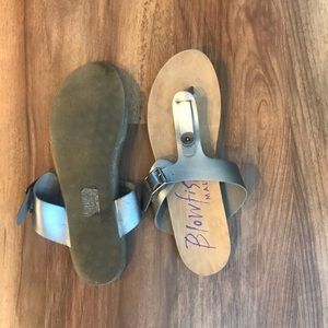 size 9 leather Blowfish greco sandals silver